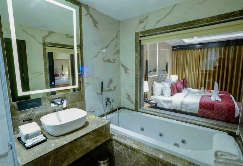 酒店 The Grand Nirvana