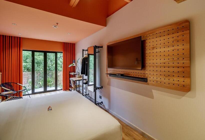 هتل The Somos Bold