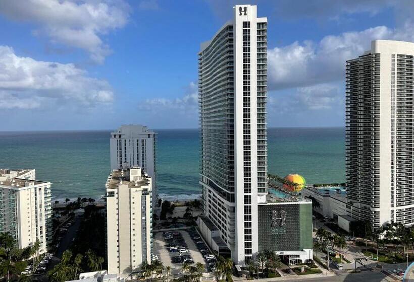 Hyde Beach House Lux Apartment