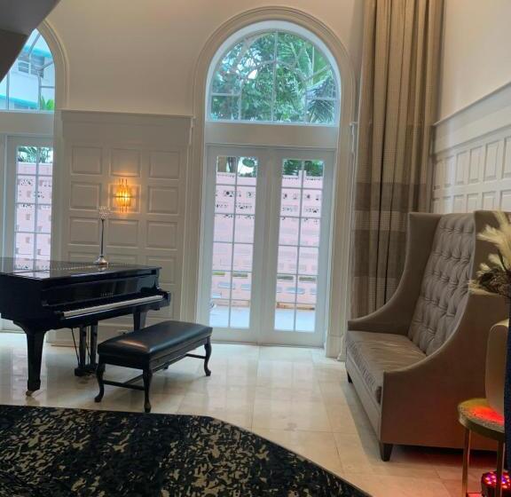 Luxurious Oceanview Apartment On The Beach Stay 08 People