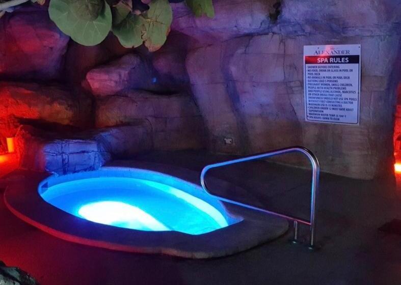 Luxurious Oceanview Apartment On The Beach Stay 08 People