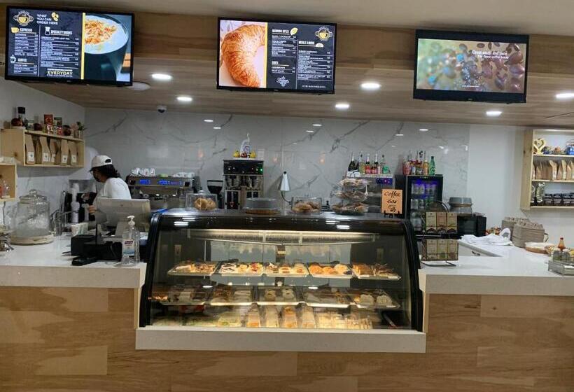 Luxurious Oceanview Apartment On The Beach Stay 08 People