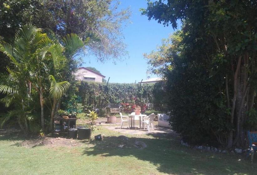 فندق على الطريق Bargara Beach Motor Inn Budget Accommodation Pet Friendly On Application