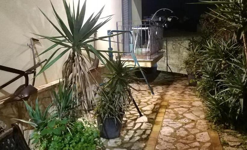 ペンション B&b Aquila