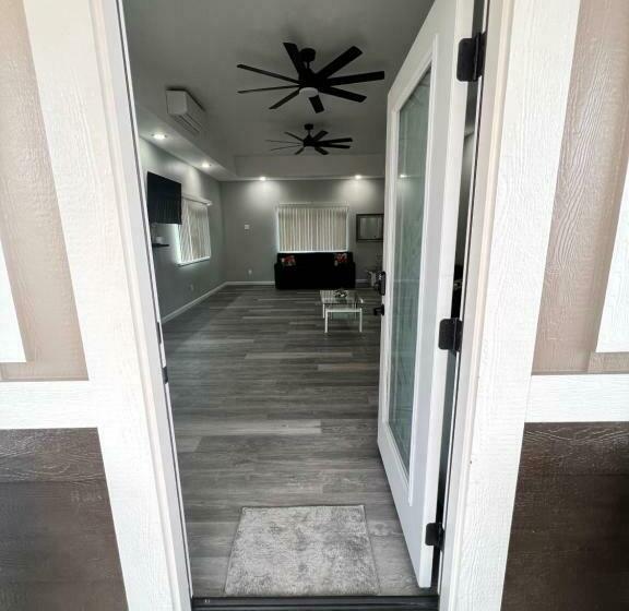 بنسيون Beach Road Hale