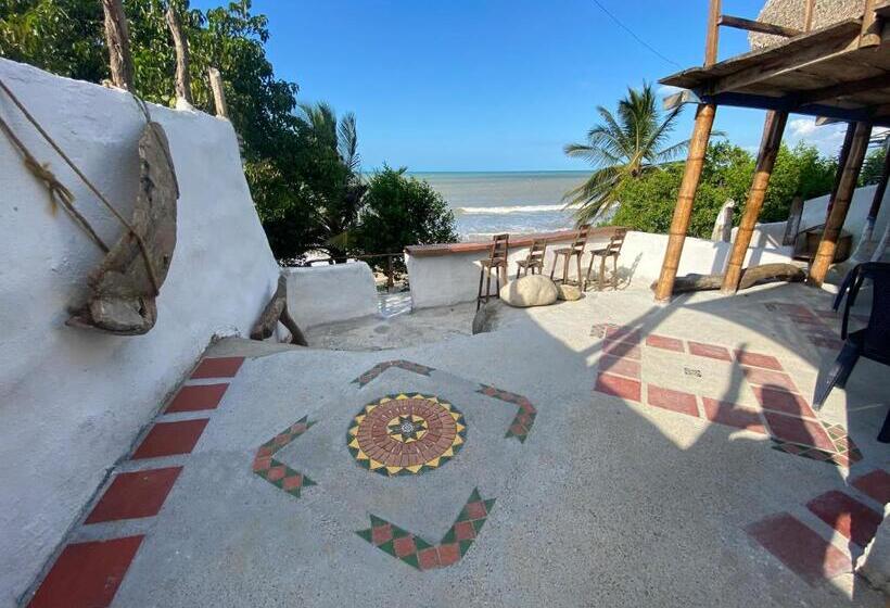 ペンション Frente Al Mar