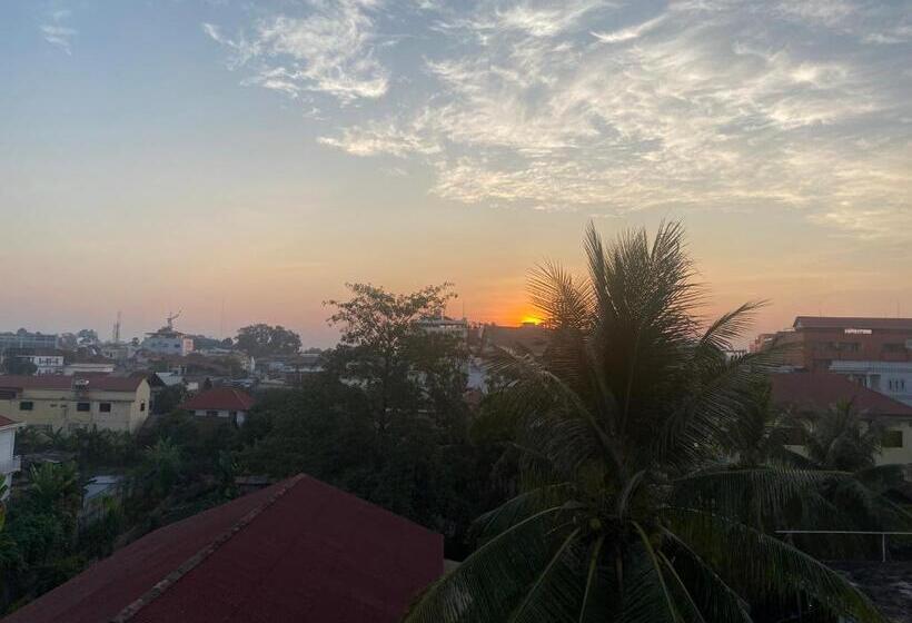 پانسیون Moonshine Guesthouse