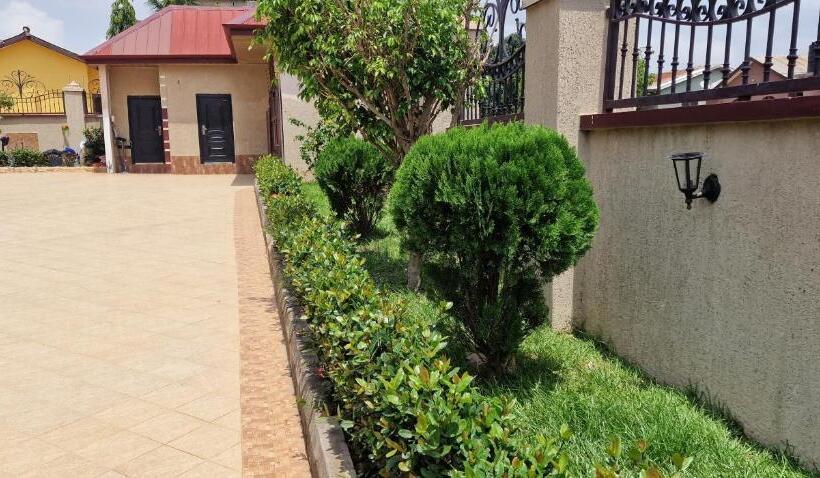 پانسیون Okf Obouba Apartment