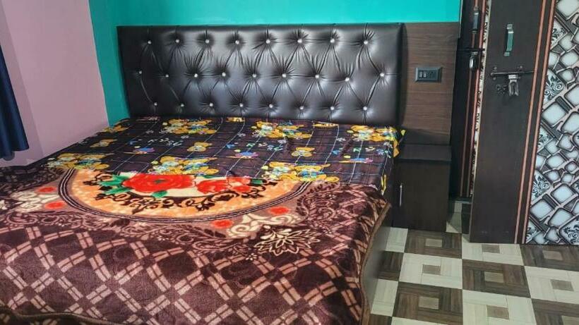 פנסיון Parwati Home Stay