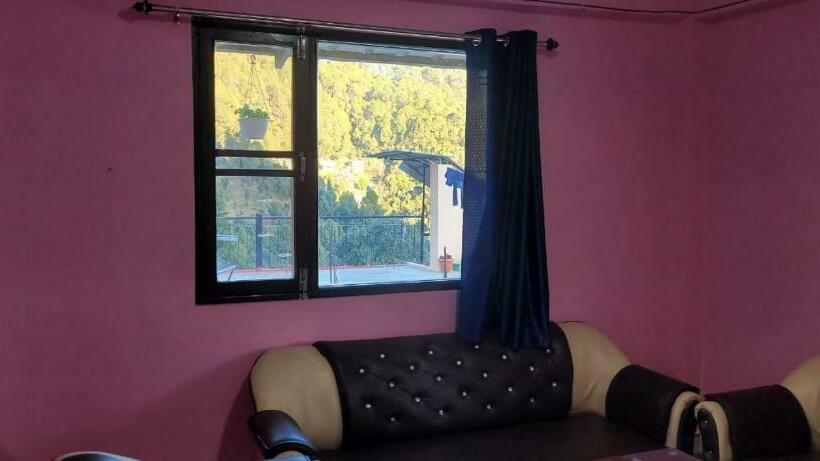 פנסיון Parwati Home Stay
