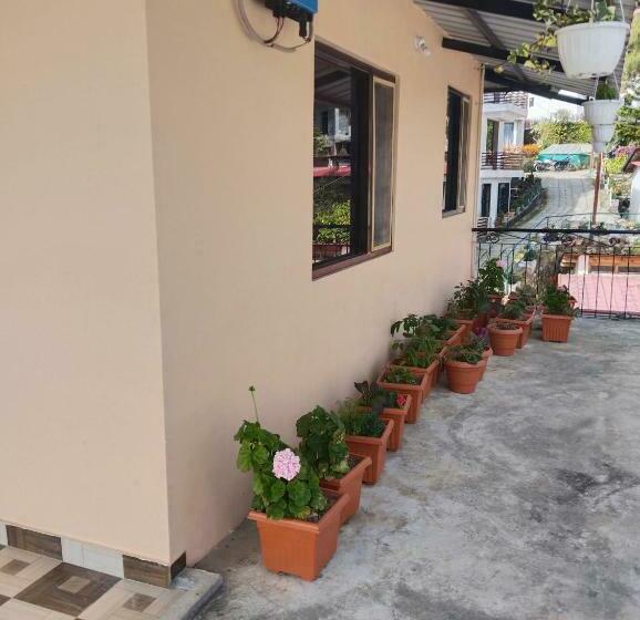 פנסיון Parwati Home Stay