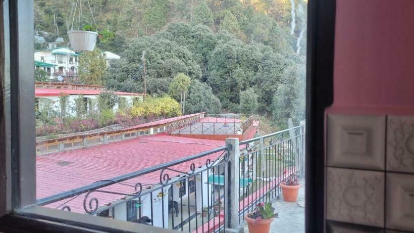 פנסיון Parwati Home Stay