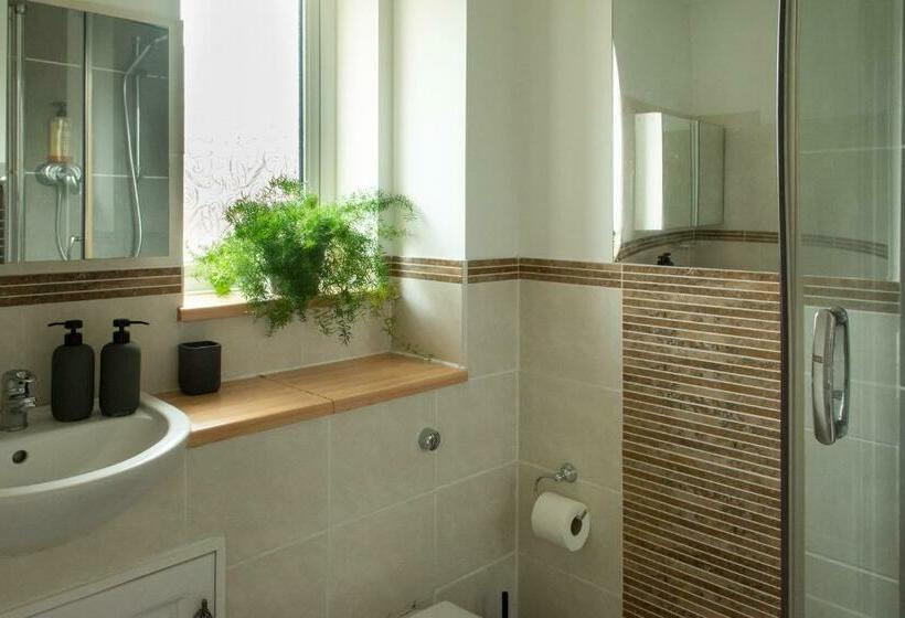 ペンション The Locks House Apsley