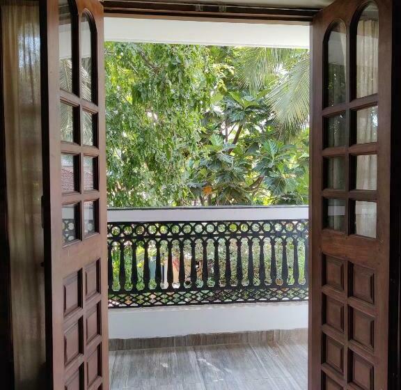 פנסיון The Sun