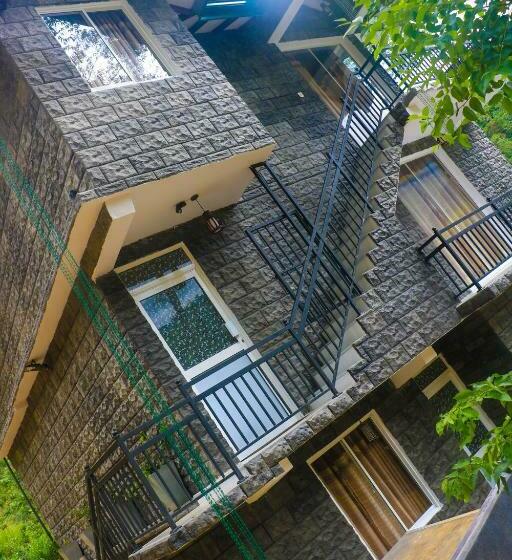 ペンション The Tunnel Corner