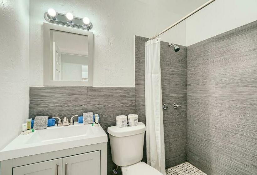 Singer Island Stunner 2 Br