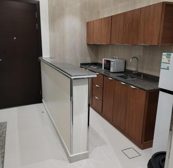 الشرق بارك للشقق المخدومة