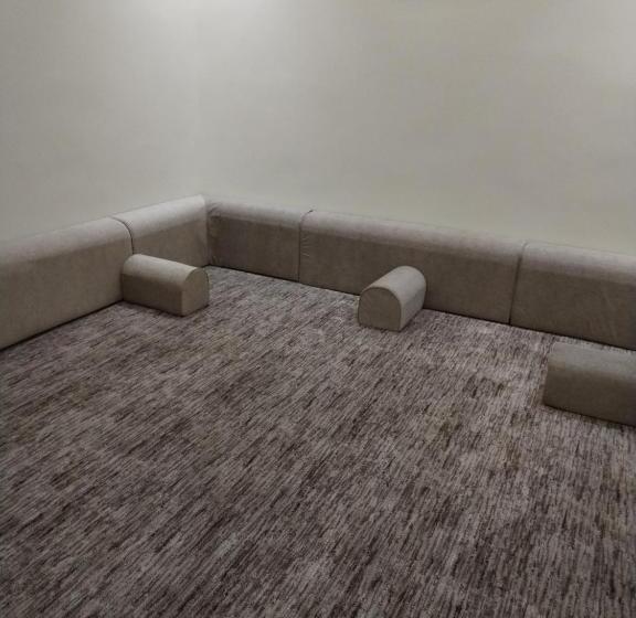 الشرق بارك للشقق المخدومة