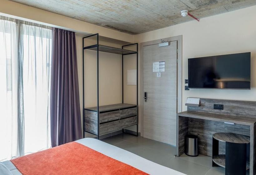 Alavits Hotel By St Hotels