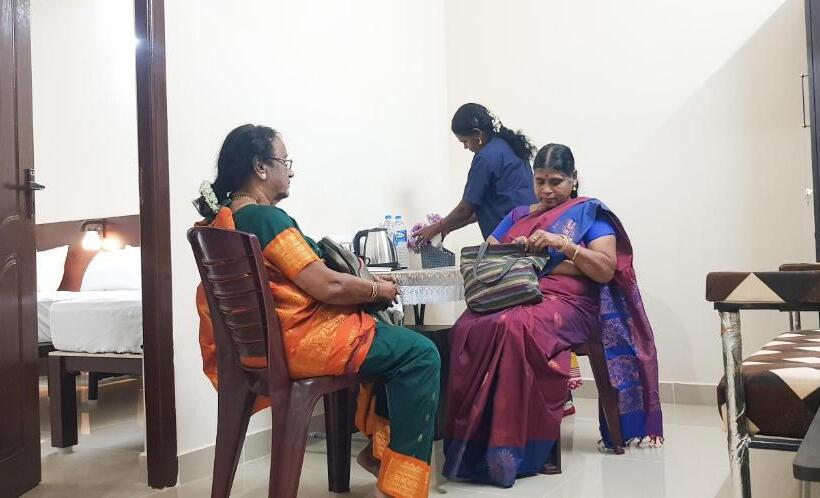 הוסטל Kumbakonam Inn Hotels   Kumbakonam Inn Stay