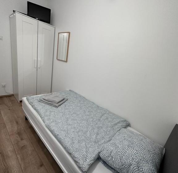 فندق صغير Pruszkowskie Mieszkanko