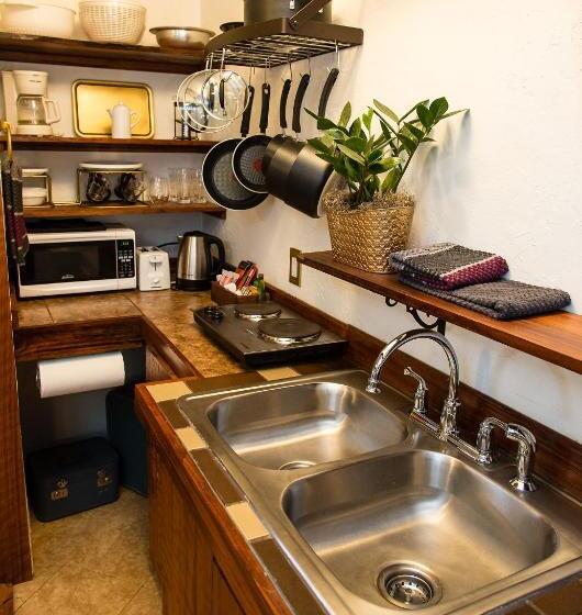 فندق صغير The Front Porch Hidden Oasis