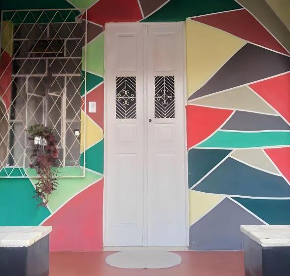 Bed and Breakfast Hostel Leonardo