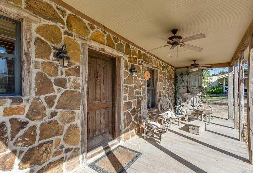 Bed and Breakfast Last Outpost Bandera Ranch House