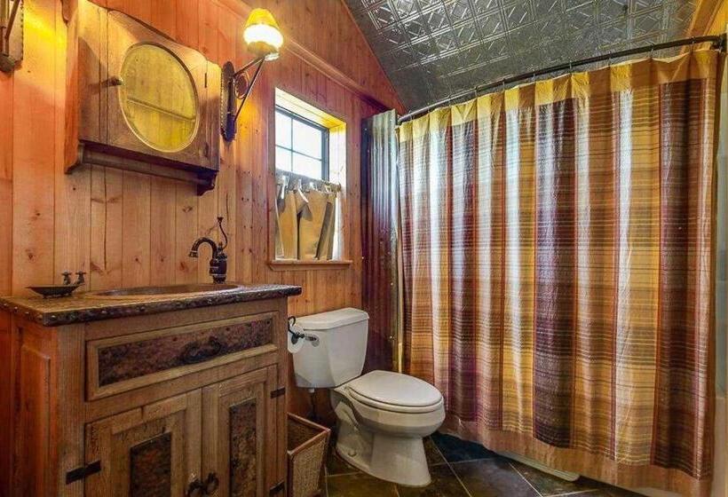 Bed and Breakfast Last Outpost Bandera Ranch House