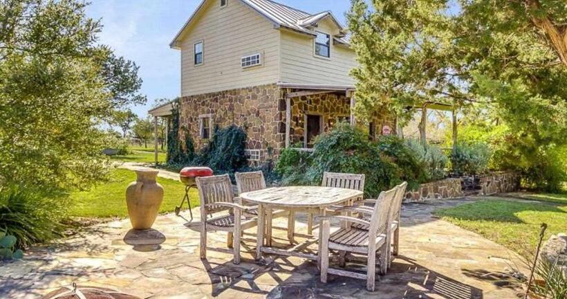 Bed and Breakfast Last Outpost Bandera Ranch House