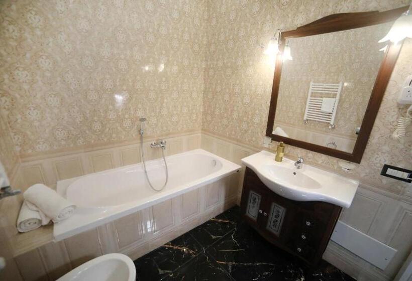 تختخواب و صبحانه My Luxury