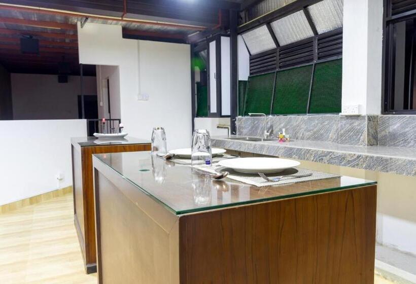 Cinnamon Tan Boutique