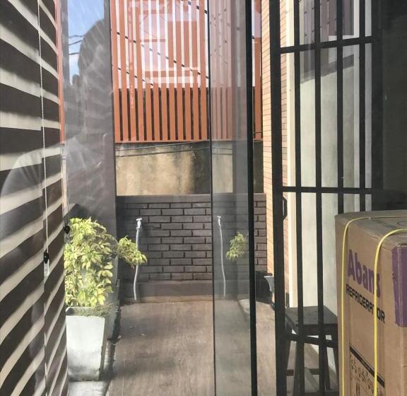 Cinnamon Tan Boutique