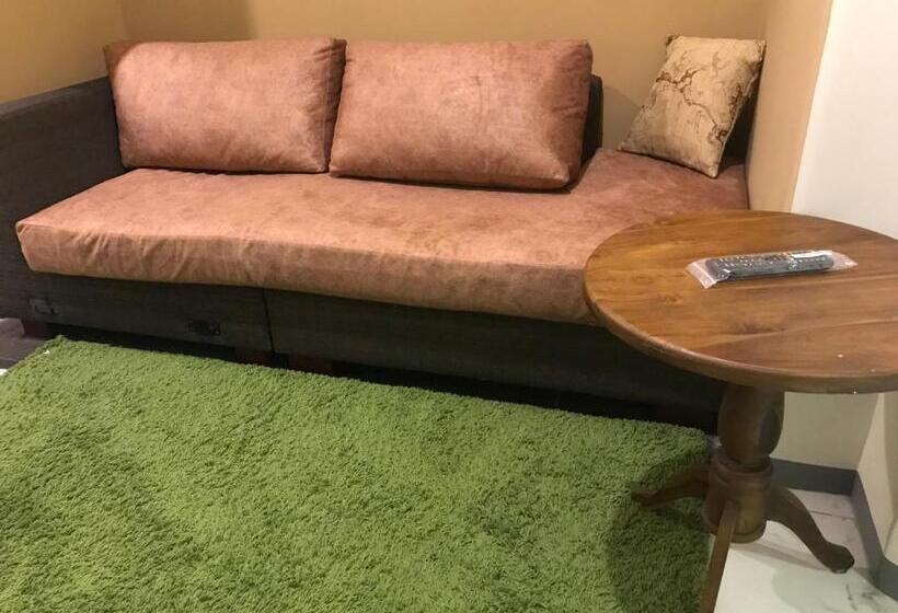 Cinnamon Tan Boutique