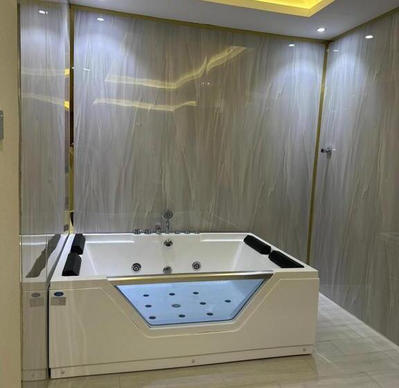 فندق قولد تاور