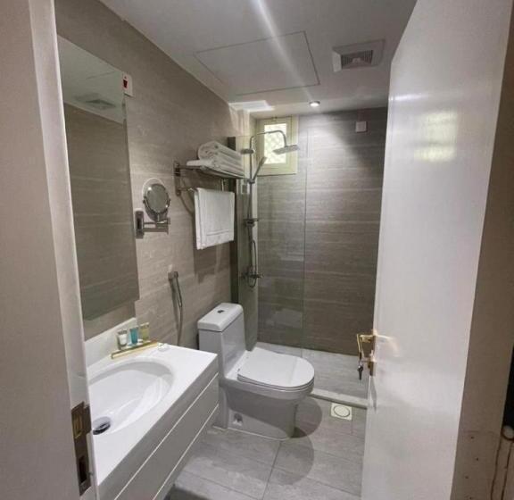 فندق قولد تاور