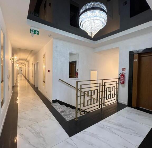 ホテル Adzikowy Dworek