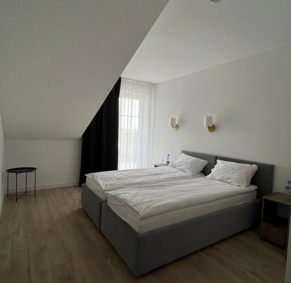 ホテル Adzikowy Dworek