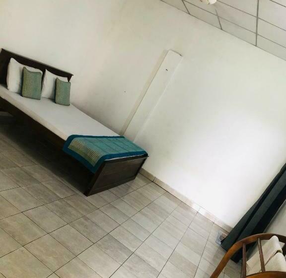 בית מלון כפרי Amani Lake Resort