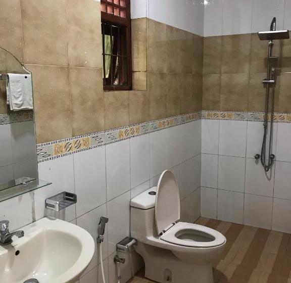 בית מלון כפרי Amani Lake Resort