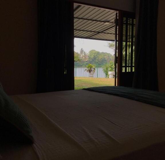 בית מלון כפרי Amani Lake Resort