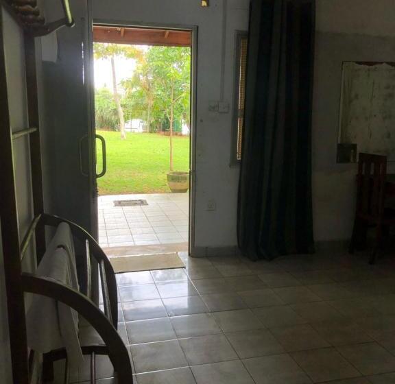 בית מלון כפרי Amani Lake Resort