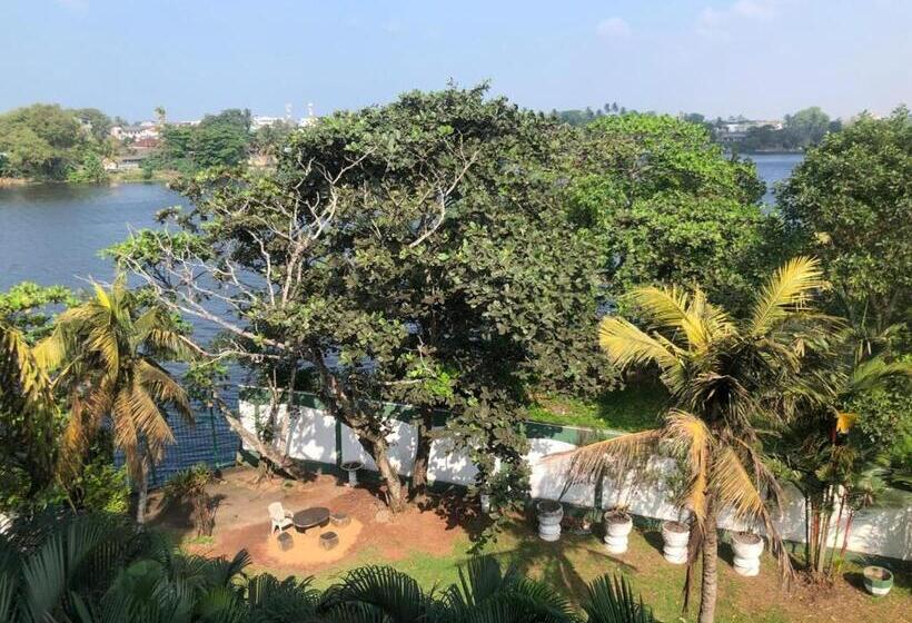 酒店 Amani Lake Resort
