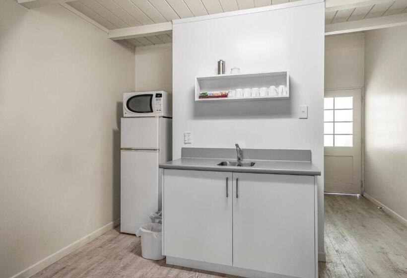 فندق Capital Lodge Motor Inn