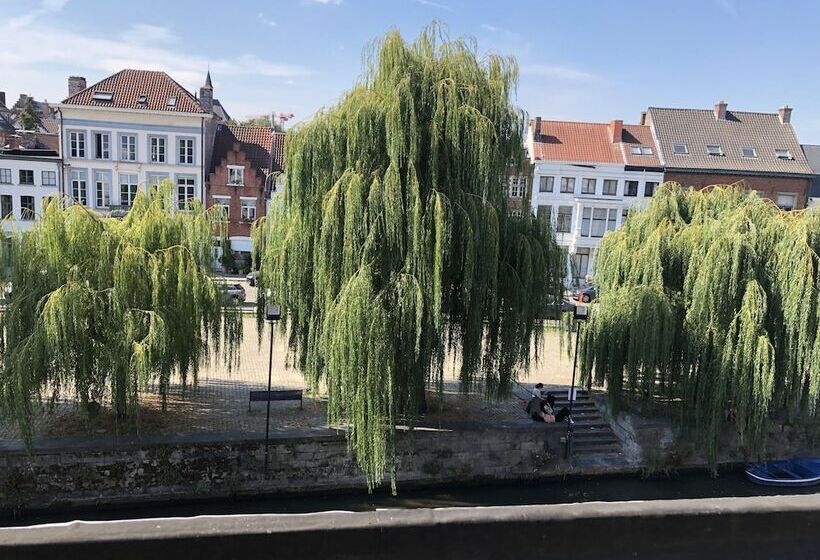 Отель Comic Art