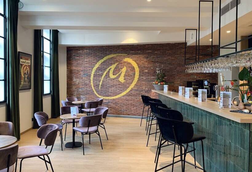 Отель Comic Art