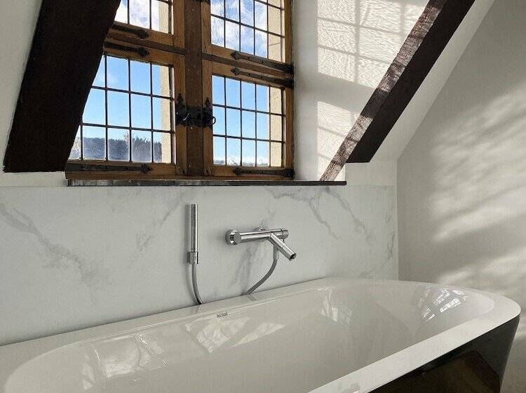 Отель Comic Art