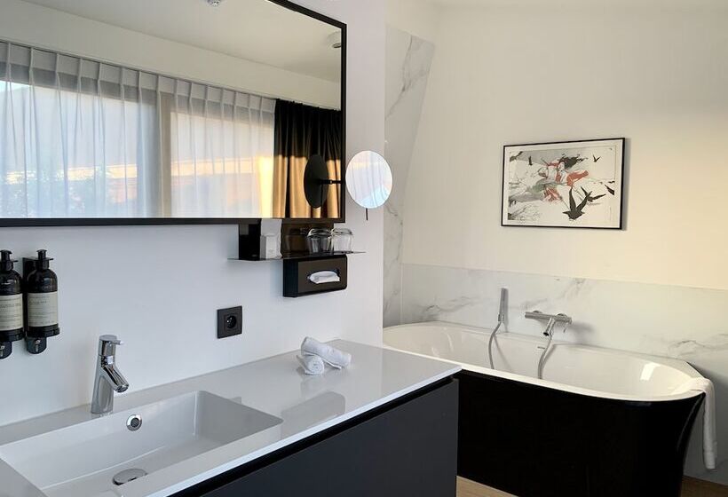 Отель Comic Art