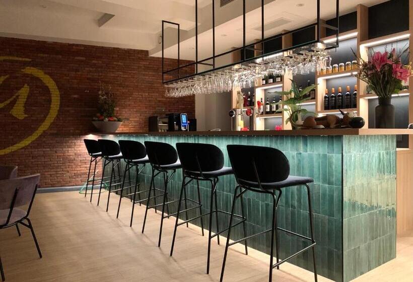 Отель Comic Art