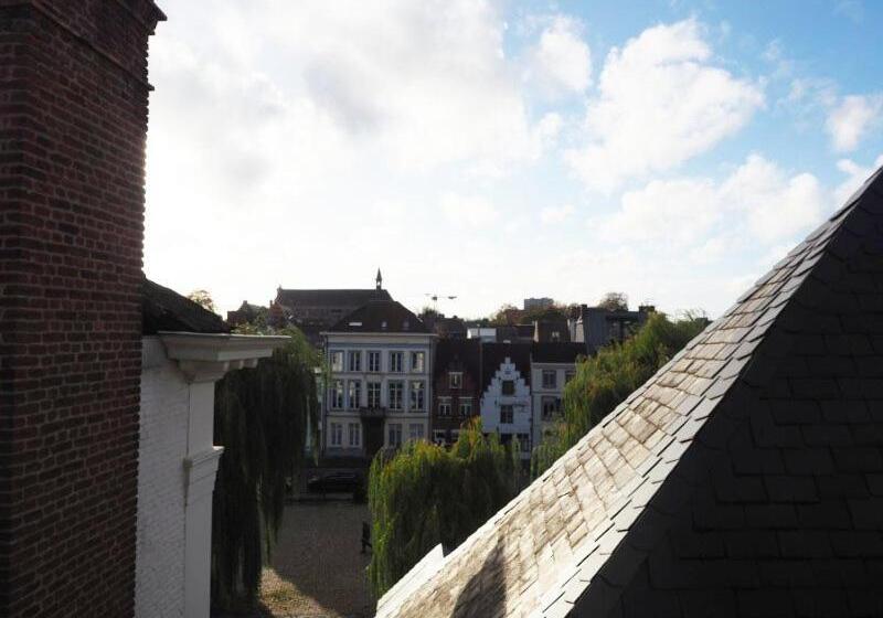 Отель Comic Art